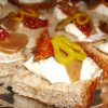 Canapés de Tomates Secos y Queso Crema