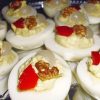 Huevos rellenos con mezcla de Mayonesa y Yema de huevo