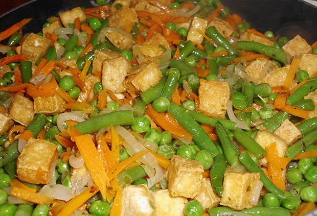 Tofu con Verduras Salteadas