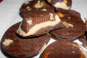 Bombones de chocolate rellenos con mantequilla de maní